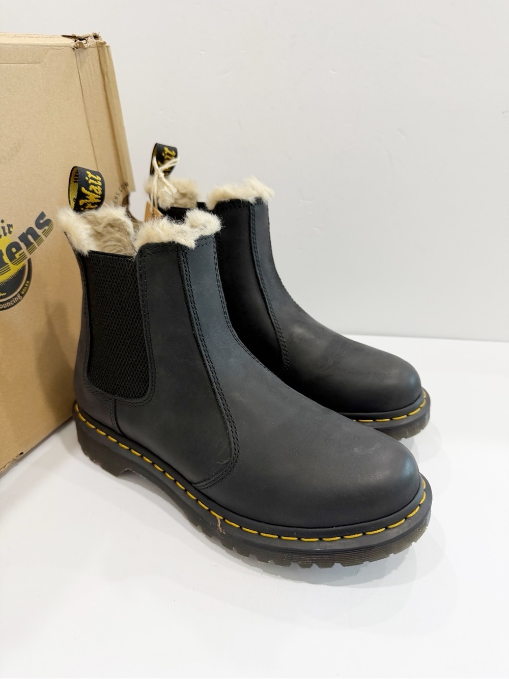Dr Martens 2976  Women's Faux Fur Lined Leather Chelsea Boots